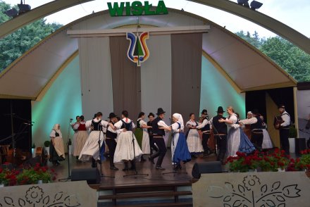 Piąty dzień Tygodnia Kultury Beskidzkiej w Wiśle - występy w wiślańskim amfiteatrze - Zespół Bestwina z Bestwiny
